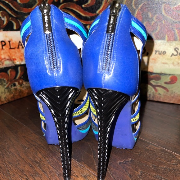 LYTHE BLACK EMBOSSED LEATHER, ACID YELLOW HONEYCOMB - Picture 4 of 6